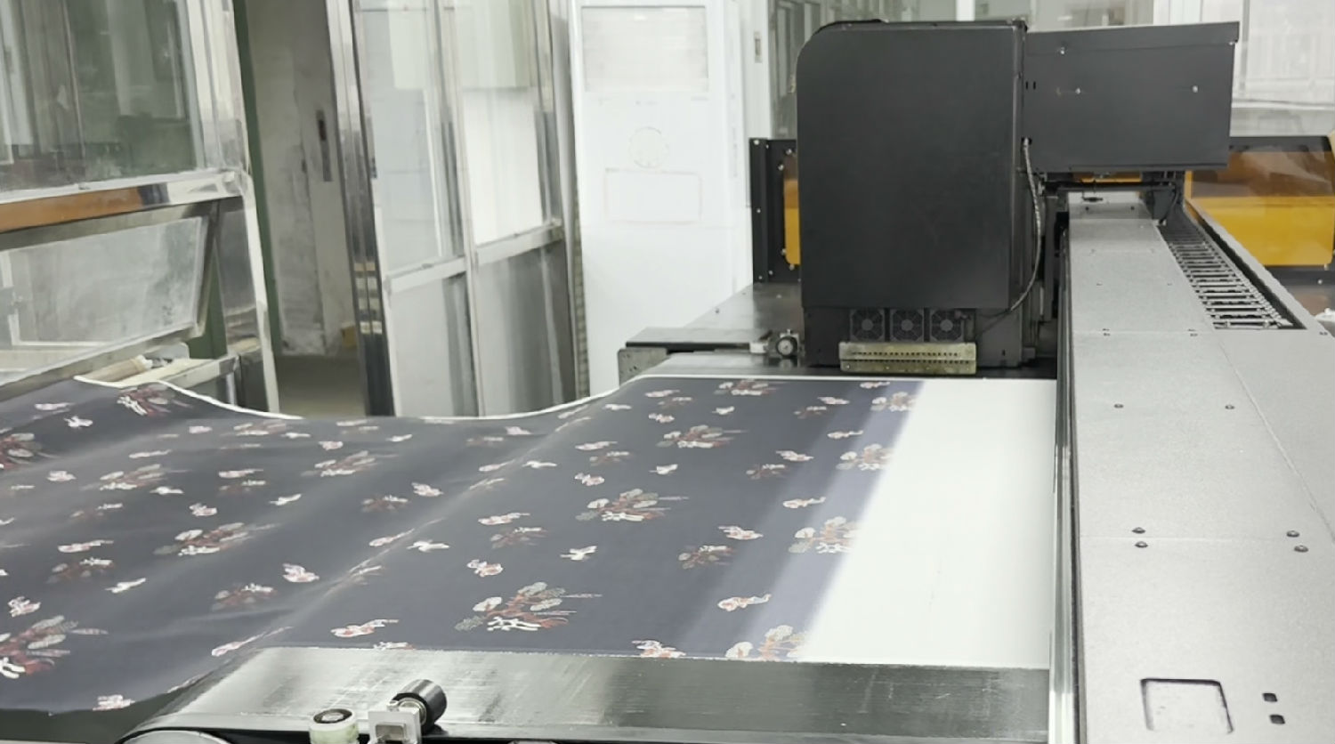 數碼印花(hua)機有一路(lu)不出墨怎(zen)麽解決?