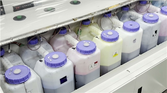 數碼(ma)直噴(pen)印花(hua)機打(da)印圖(tu)案顔(ya)色不(bu)夠亮(liang)怎麽(me)解決(jue)?