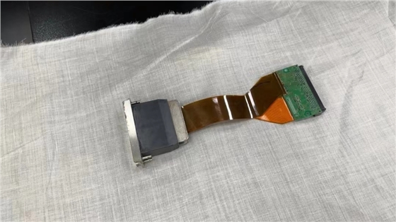 數碼印(yin)花機墨(mo)水幹在(zai)噴頭上(shang)如何清(qing)洗?