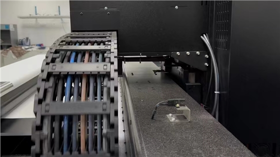 數碼印(yin)花機導(dao)軌保養(yang)的步驟(zhou)